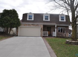 909 Schreier Rd, Rossford, OH 43460