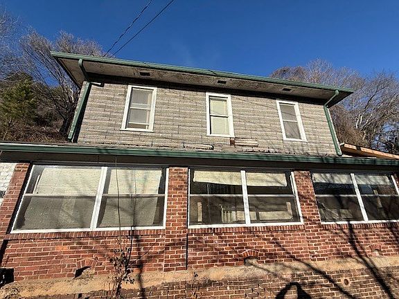 3rd image of 246 Main St