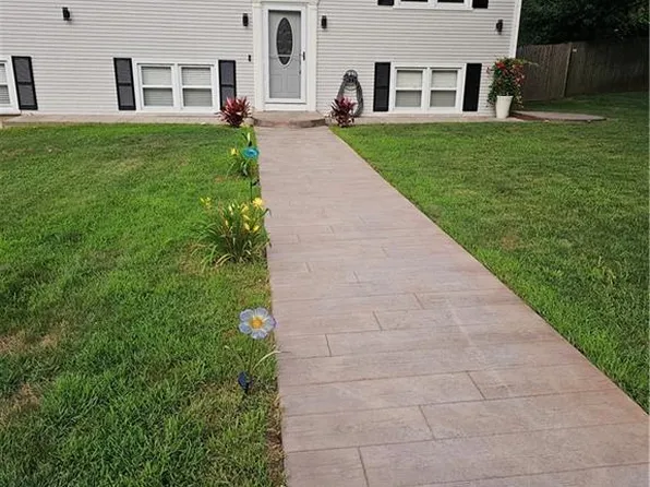 34 Kulas Rd, West Warwick, RI 02893