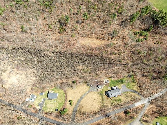 3rd image of 32 Town Farm Rd