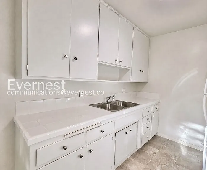 1261 E 1st St #5 — Photo 2