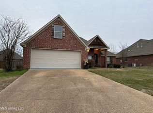 119 Woodridge Dr, Pearl, MS 39208