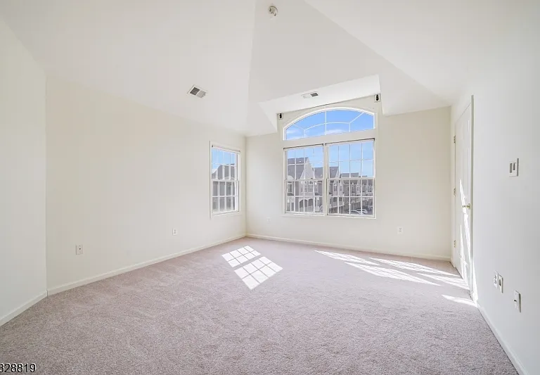 103 Crown Ct — Photo 13
