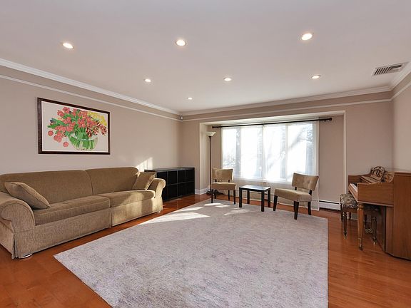 4th image of 20 Heathcote Dr