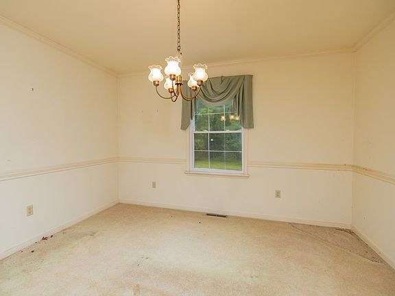 3rd image of 2804 Pleasant Hill Ln