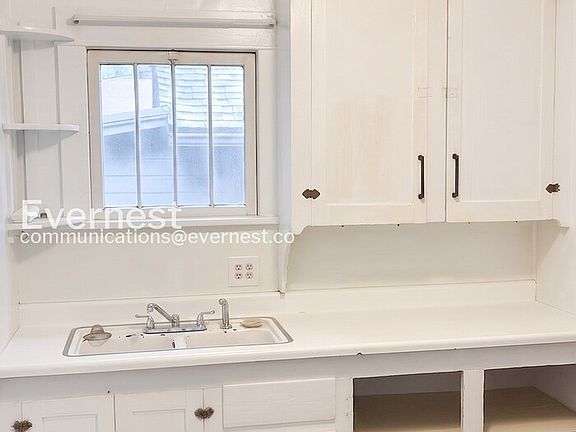 4th image of 801 Smith St