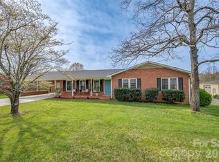 820 E Brookwood Dr, Landrum, SC 29356