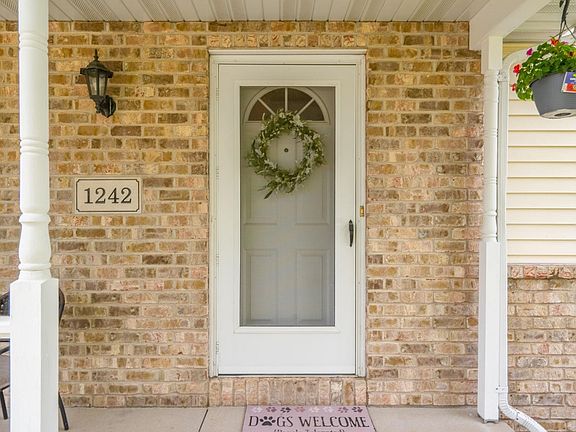 2nd image of 1242 Chelsea Ct