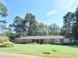 304 E Cleveland Ave, Greenwood, MS 38930