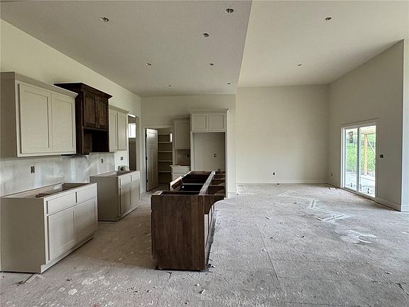 5th image of 2144 Black Walnut Dr