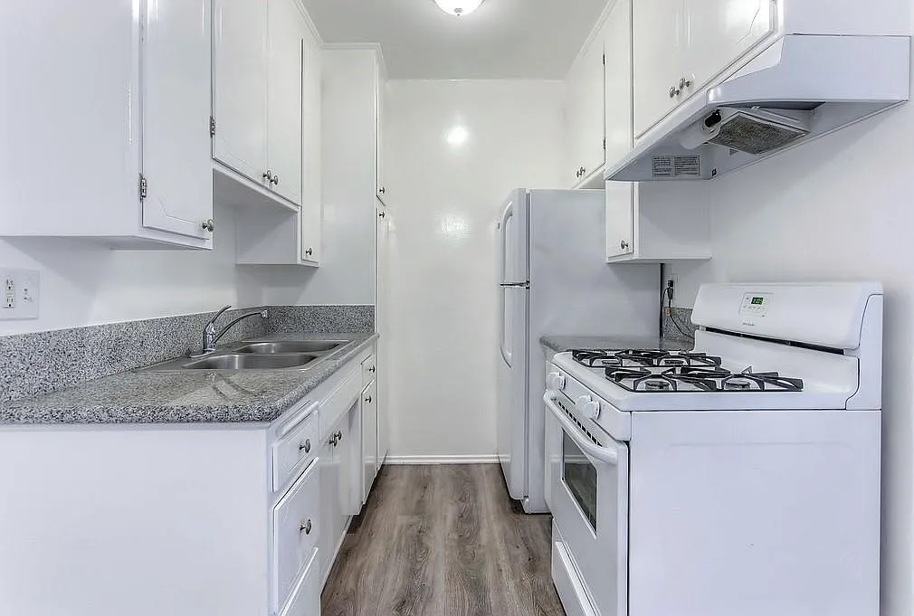 1628 S. Westgate Ave — Photo 1