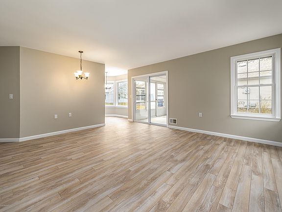 4th image of 71 Canterbury Dr
