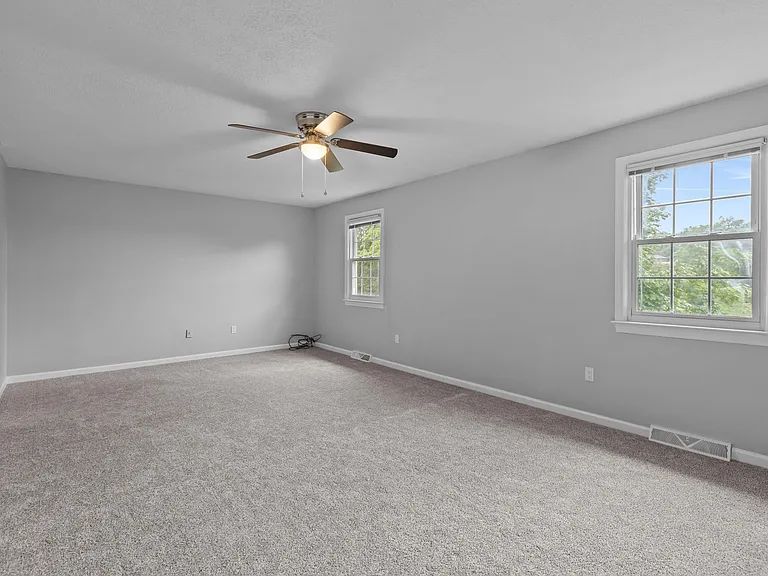 236 London Towne Dr — Photo 9
