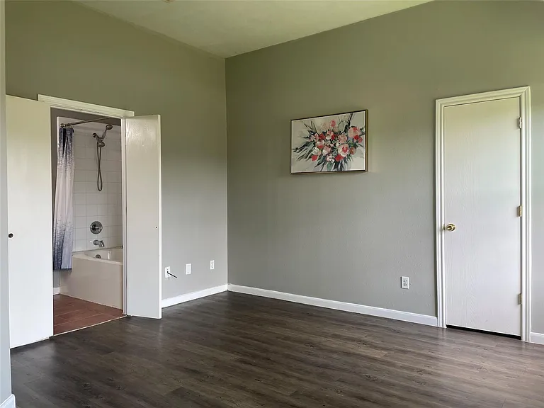 811 Forest Hillside Ln — Photo 12