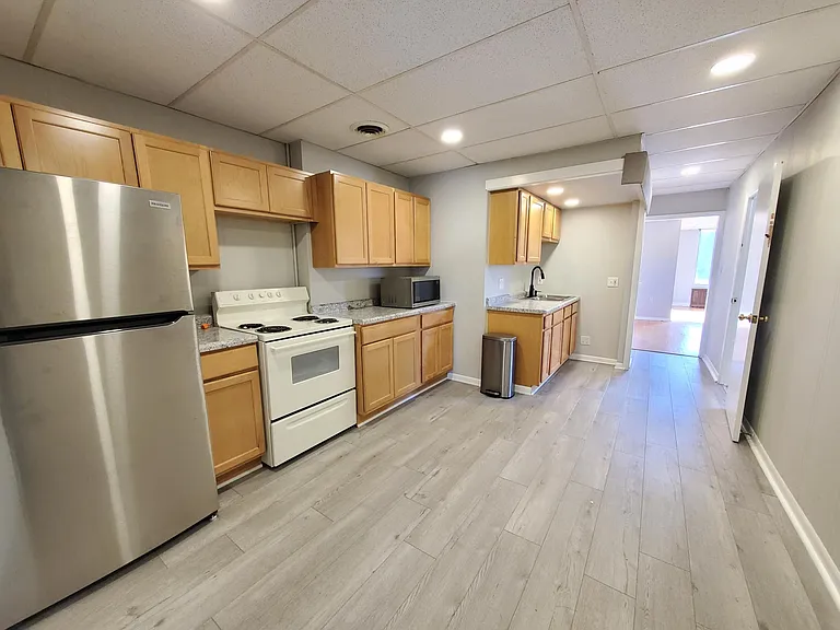 2742 W Montrose Ave #2 — Photo 7