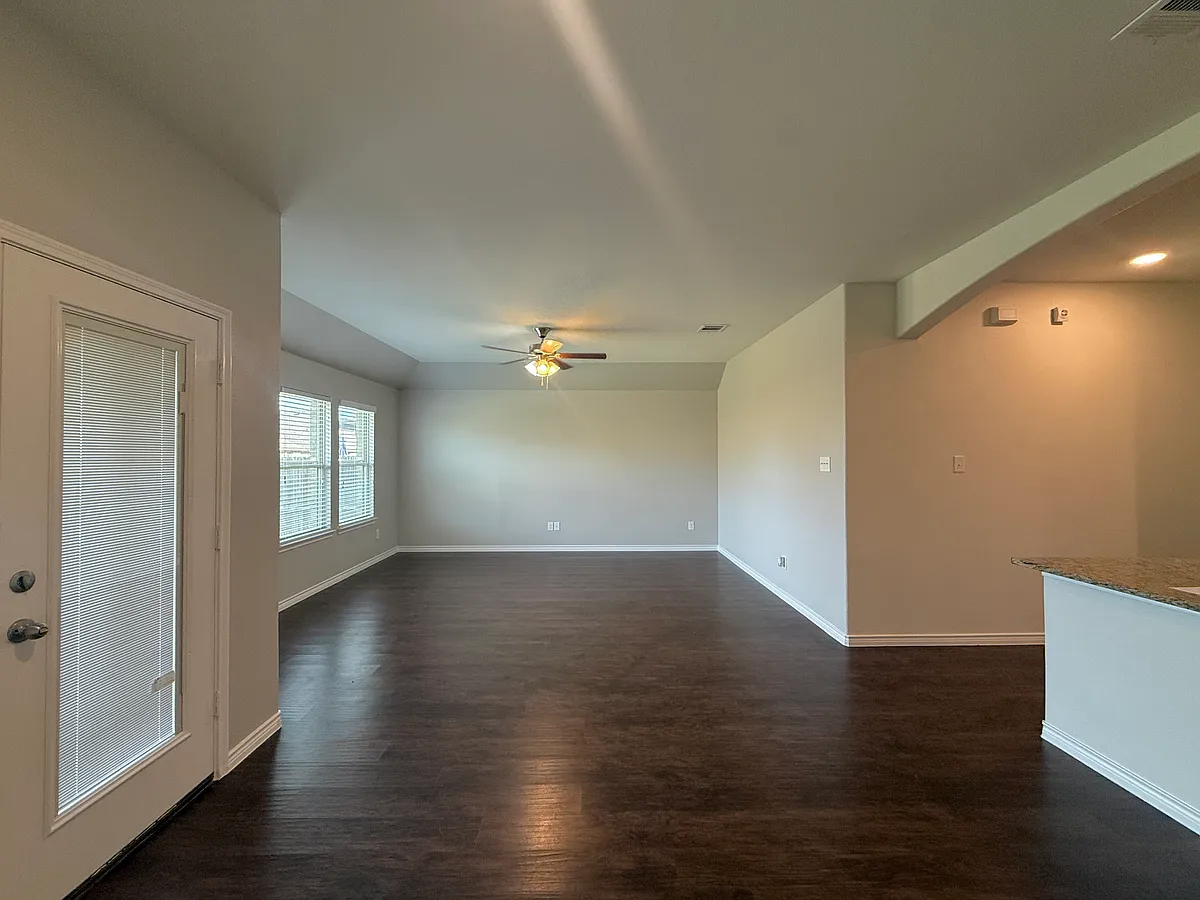 Building Photo - 3140 Overlook Dr