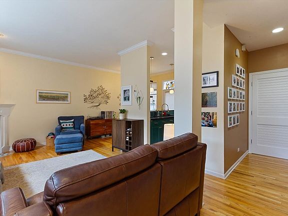 5th image of 825 E 52nd St Unit 5C