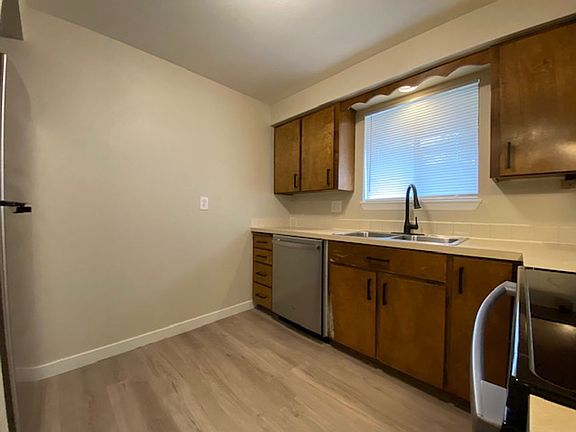 3rd image of 424 W Shannon Ave #C