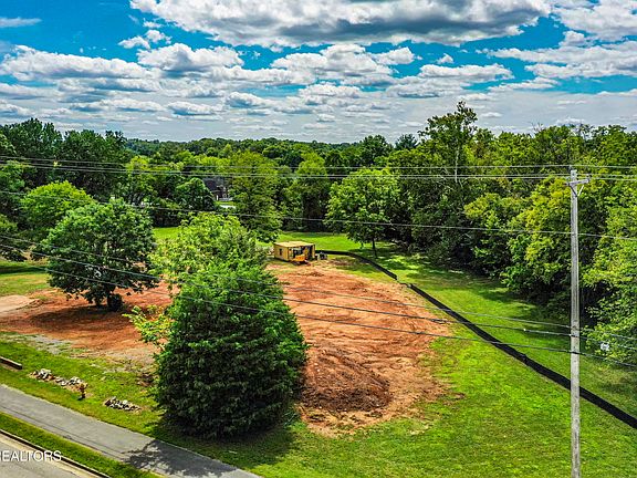 5th image of 317 Everett Rd