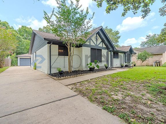 4th image of 15443 Blackhawk Blvd