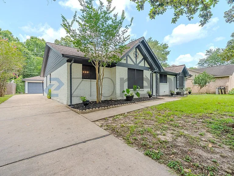 15443 Blackhawk Blvd — Photo 3