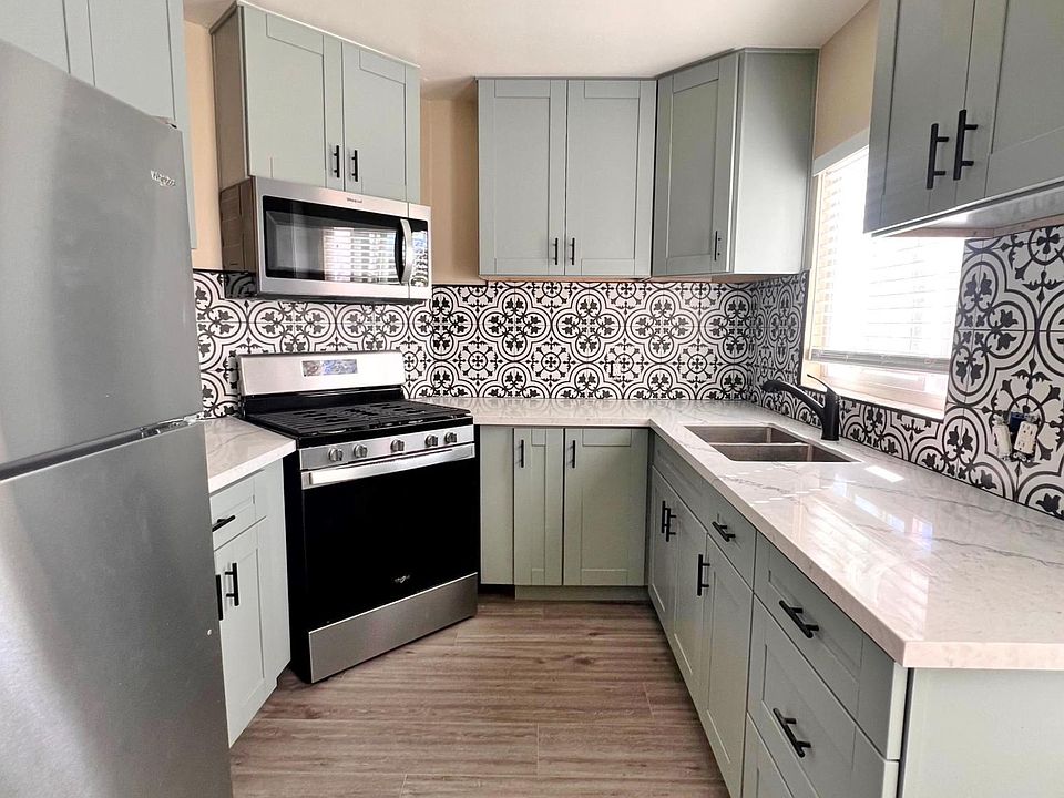 Eat-in Kitchen