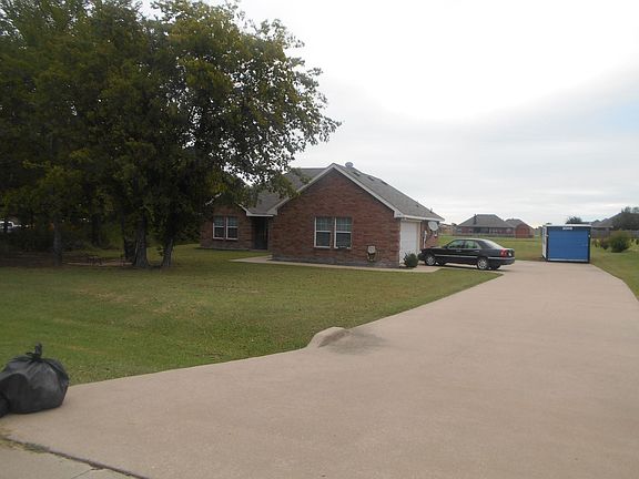3rd image of 120 Meadow Glen Dr