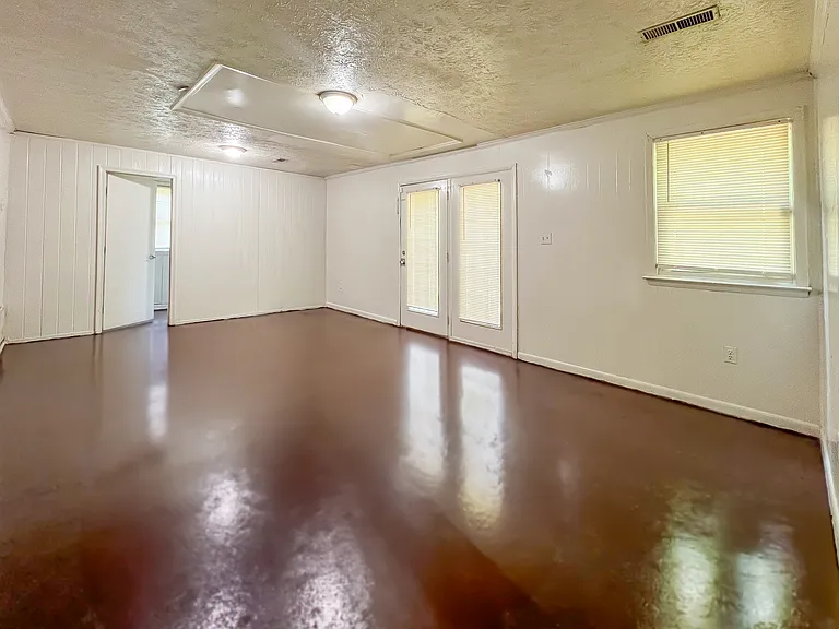 1811 Owens Ct — Photo 12