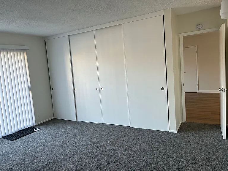 53 Suffolk Ave — Photo 14
