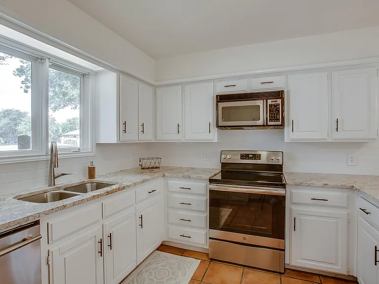 119 Utica Ave — Photo 8
