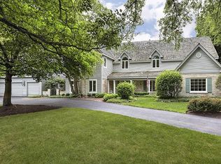 2 Hickory Ln, Northbrook, IL