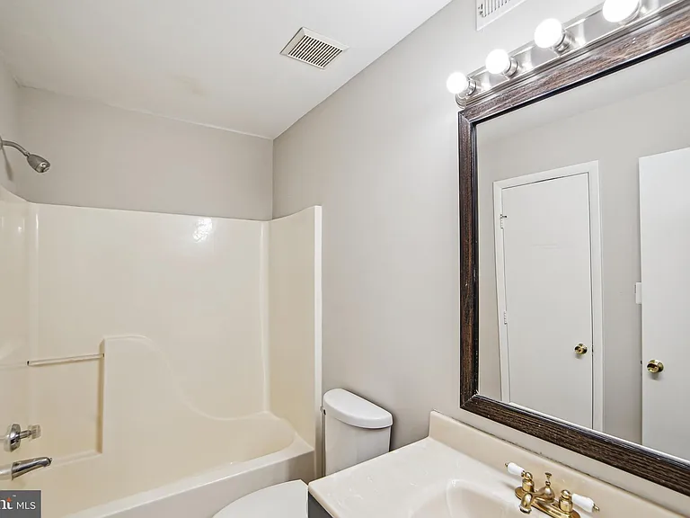 19 Harbor Tree Ct — Photo 10