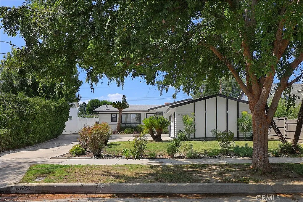 4 bed, 1354 sqft, $4,950 — Photo 2