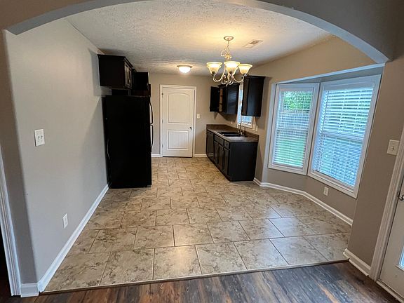4th image of 1529 Apache Way
