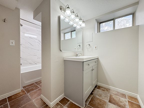 5th image of 746 E Zenith Ave