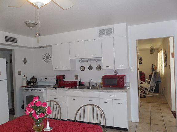 5th image of 604 Willow Dr