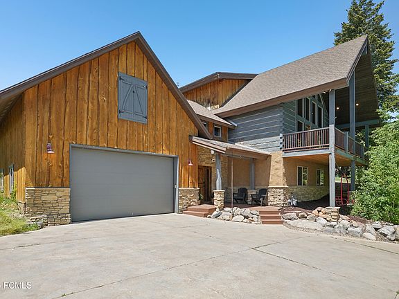 2nd image of 120 Parkview Dr