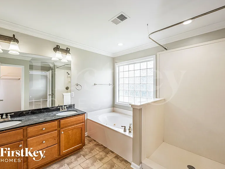 1016 Princeton Park — Photo 14