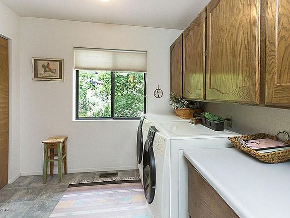 5th image of 350 Rockridge Dr
