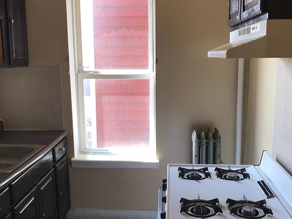 5th image of 215 Clifton Ave APT 4