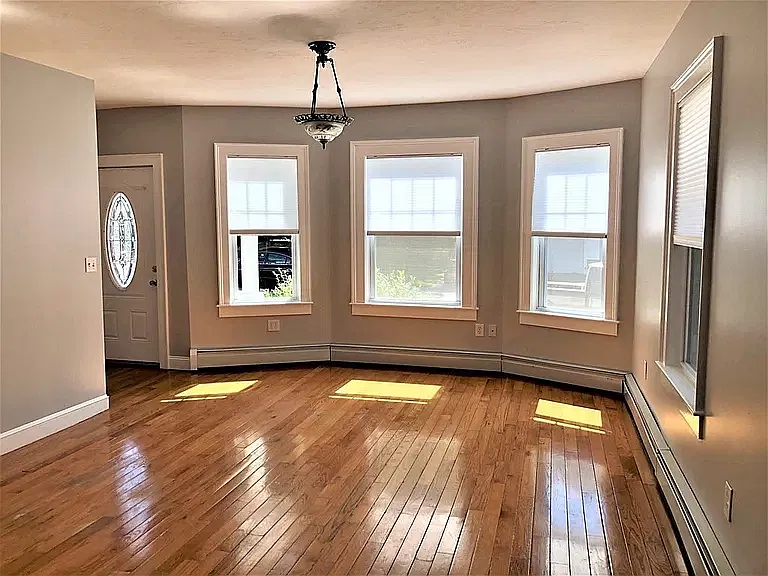 3 bed, 1300 sqft, $2,750 — Photo 1