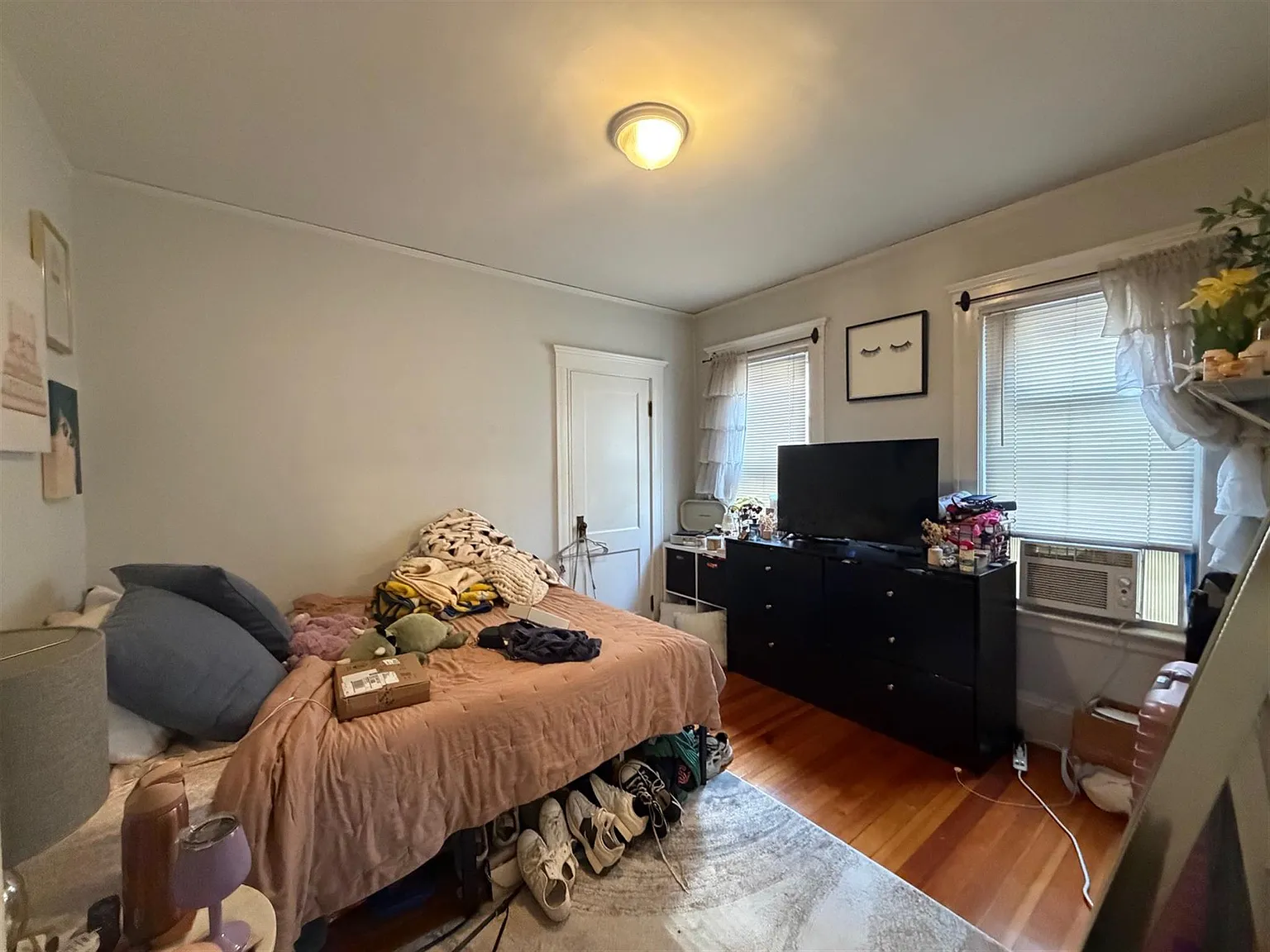 3 bed, 1100 sqft, $3,300 — Photo 3