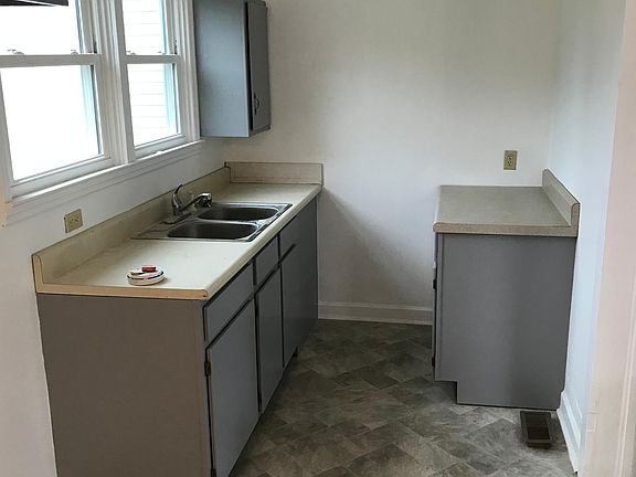 3rd image of 5006 Creighton St