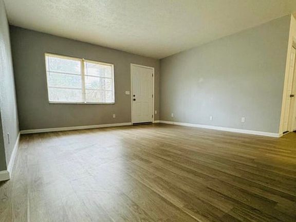 3rd image of 8239 CARAVELLE Drive