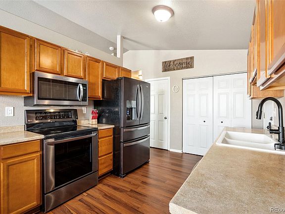 4th image of 2903 Apricot Avenue