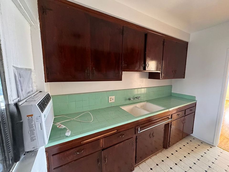 2nd image of 6637 Franklin Ave APT 1