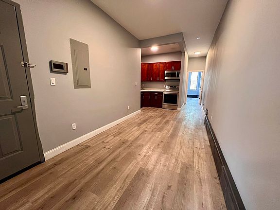 3rd image of 1421 Dekalb Ave #2L