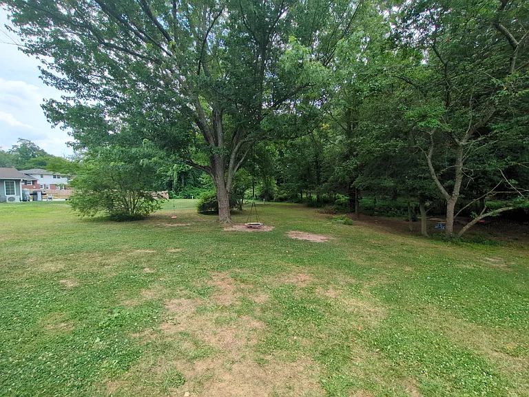 616 Oak Dr — Photo 4