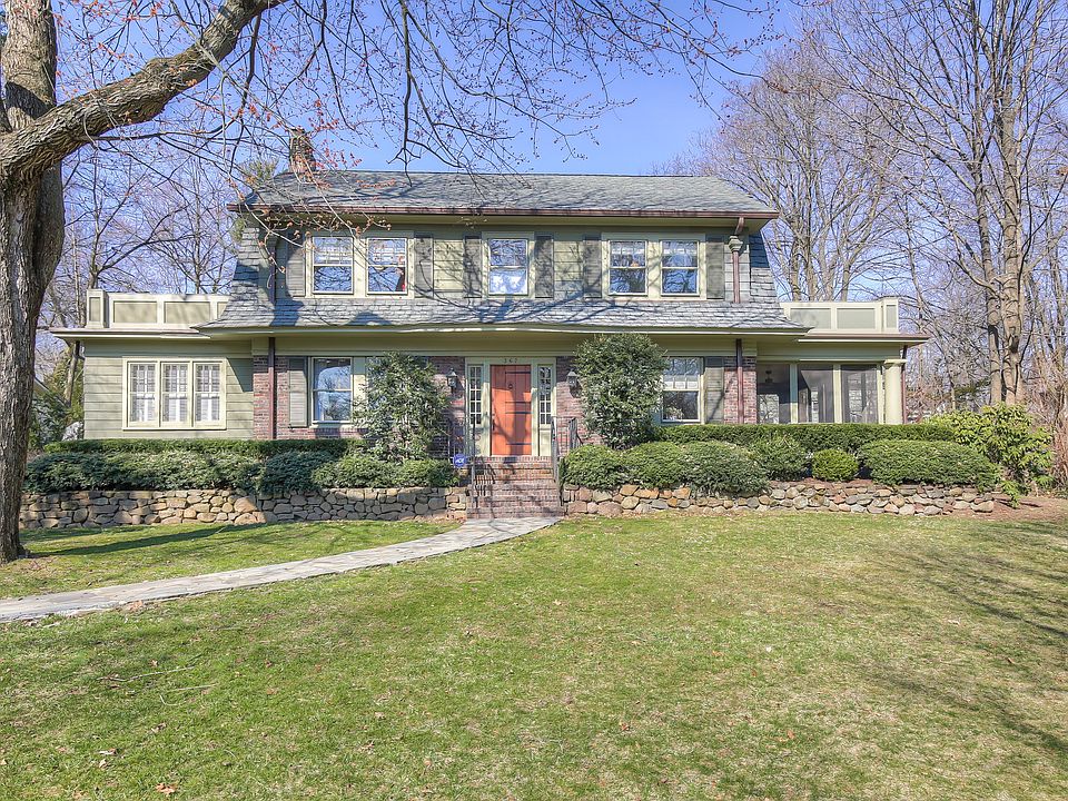 1st image of 367 Woodland Pl