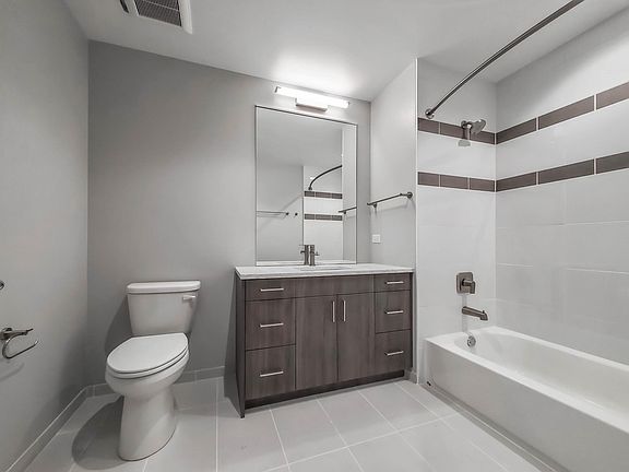 2nd image of 1208 N Clark St #508